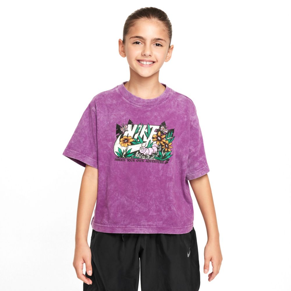 Nike Sportswear T-Shirt (Big Kid)